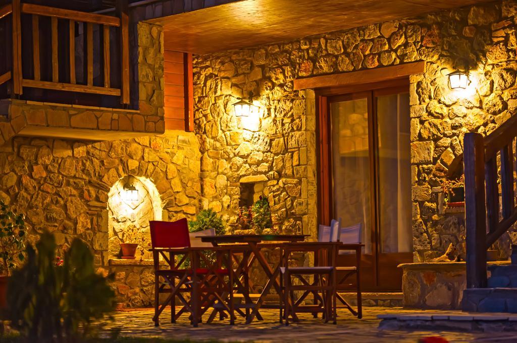 Efharis Filoxenon Apartment Фенеос Екстериор снимка