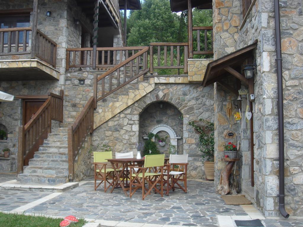 Efharis Filoxenon Apartment Фенеос Стая снимка