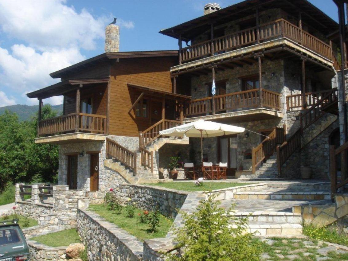 Efharis Filoxenon Apartment Фенеос Екстериор снимка