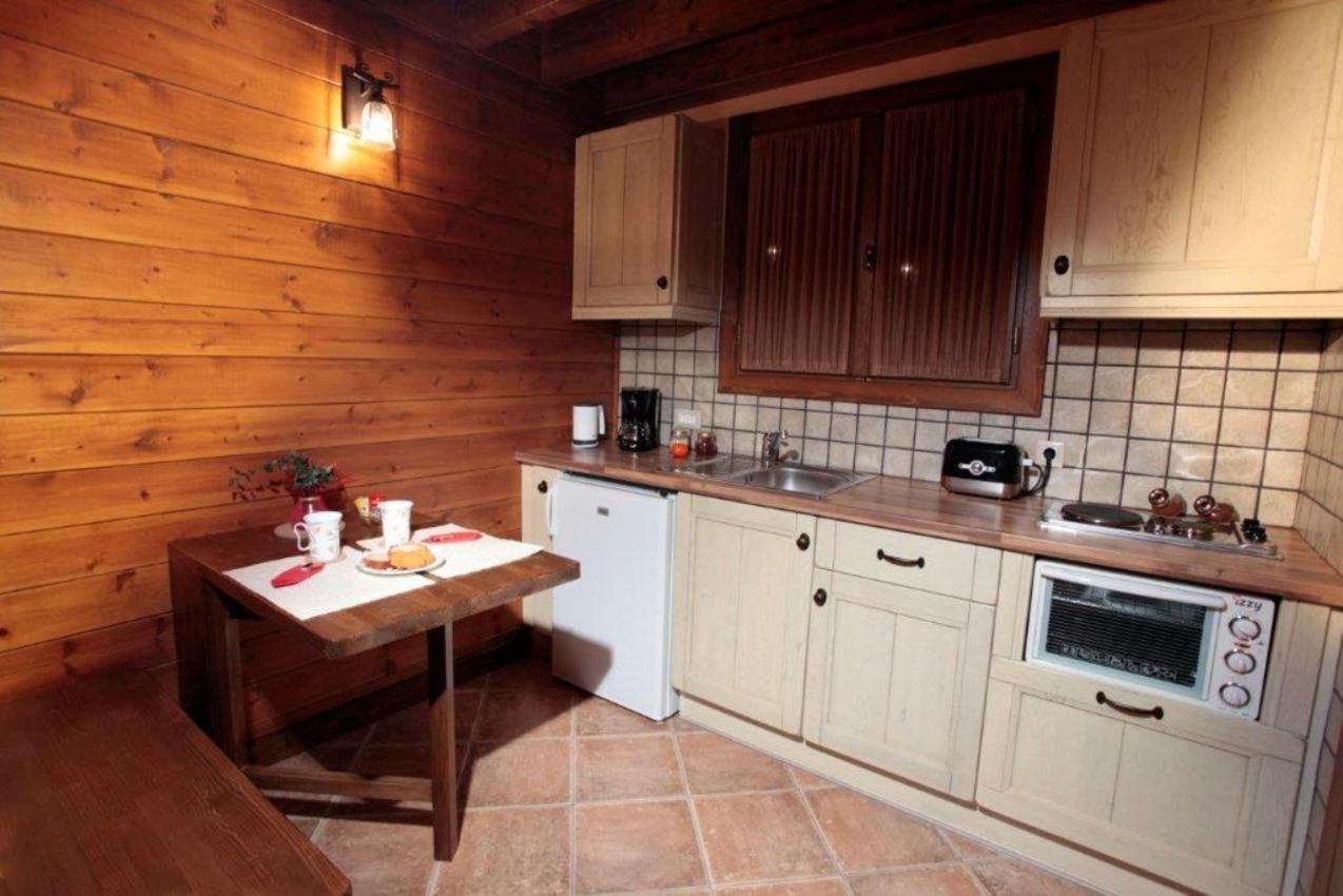 Efharis Filoxenon Apartment Фенеос Екстериор снимка