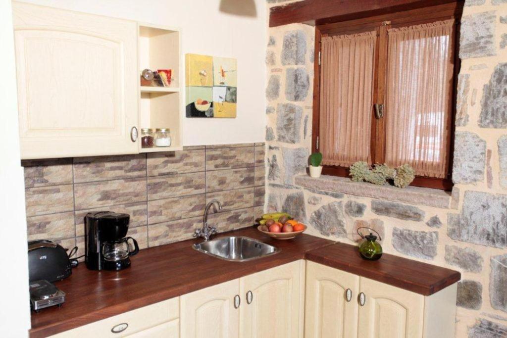 Efharis Filoxenon Apartment Фенеос Стая снимка