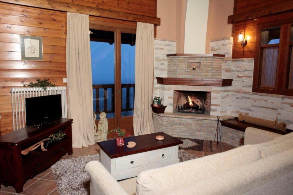 Efharis Filoxenon Apartment Фенеос Стая снимка