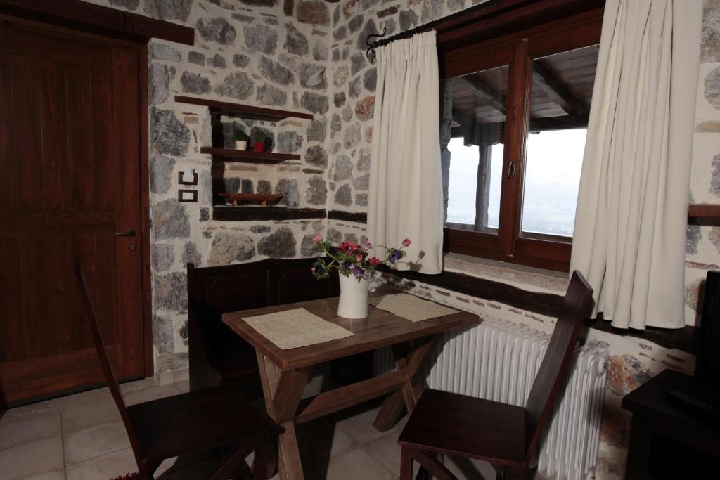 Efharis Filoxenon Apartment Фенеос Стая снимка