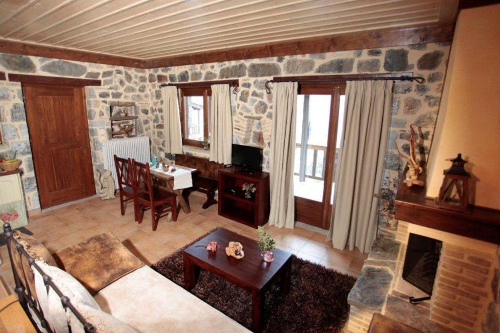 Efharis Filoxenon Apartment Фенеос Екстериор снимка