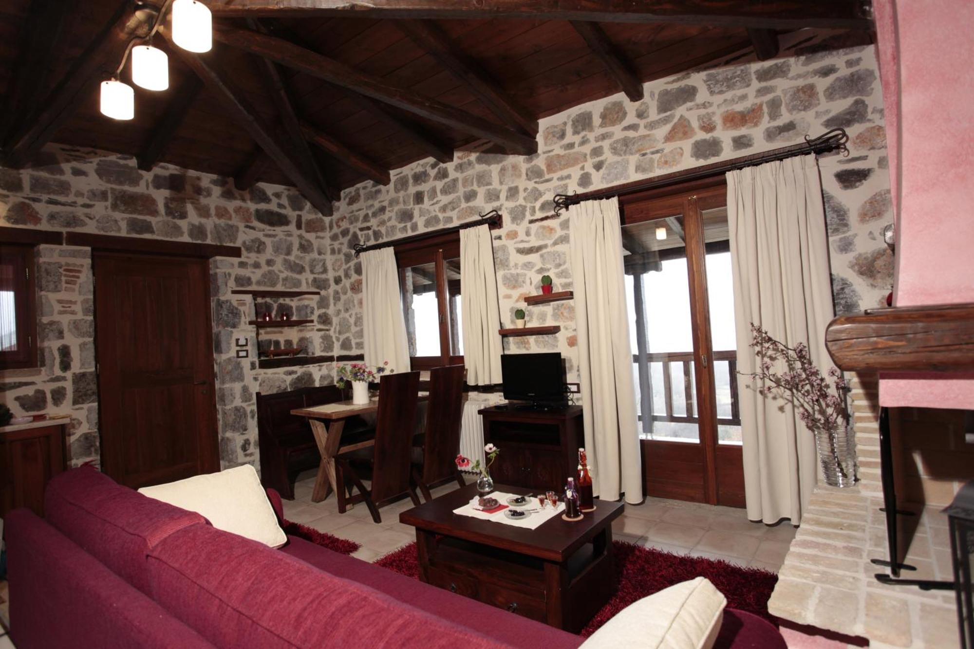Efharis Filoxenon Apartment Фенеос Екстериор снимка