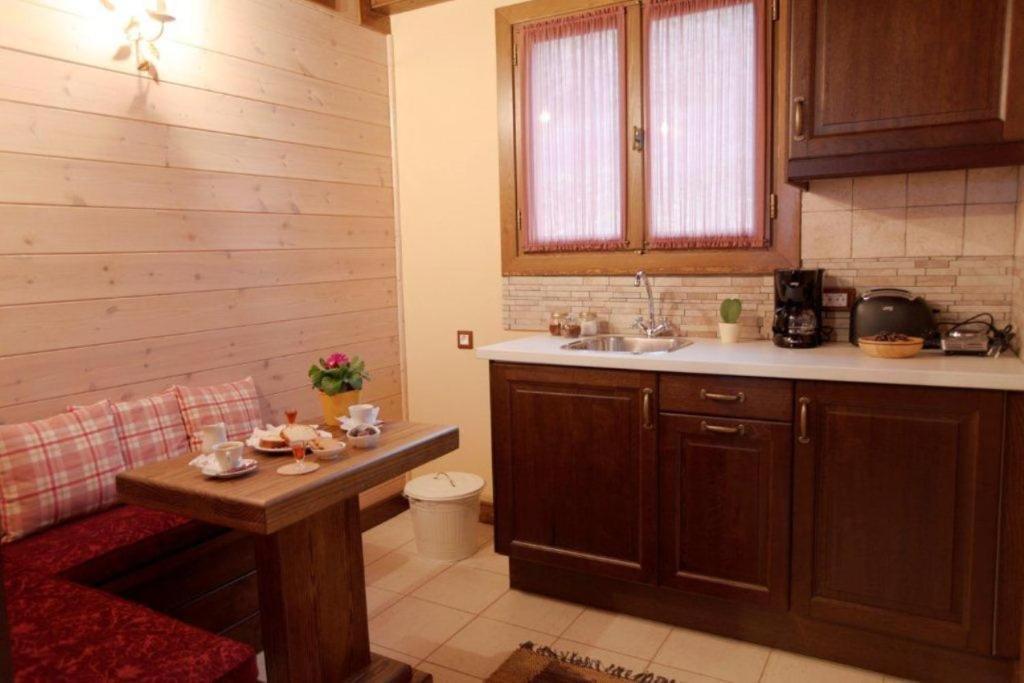 Efharis Filoxenon Apartment Фенеос Екстериор снимка