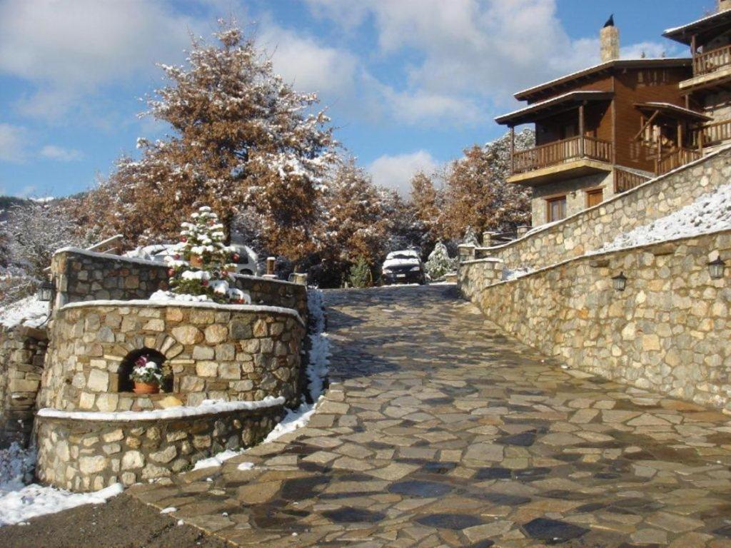 Efharis Filoxenon Apartment Фенеос Екстериор снимка