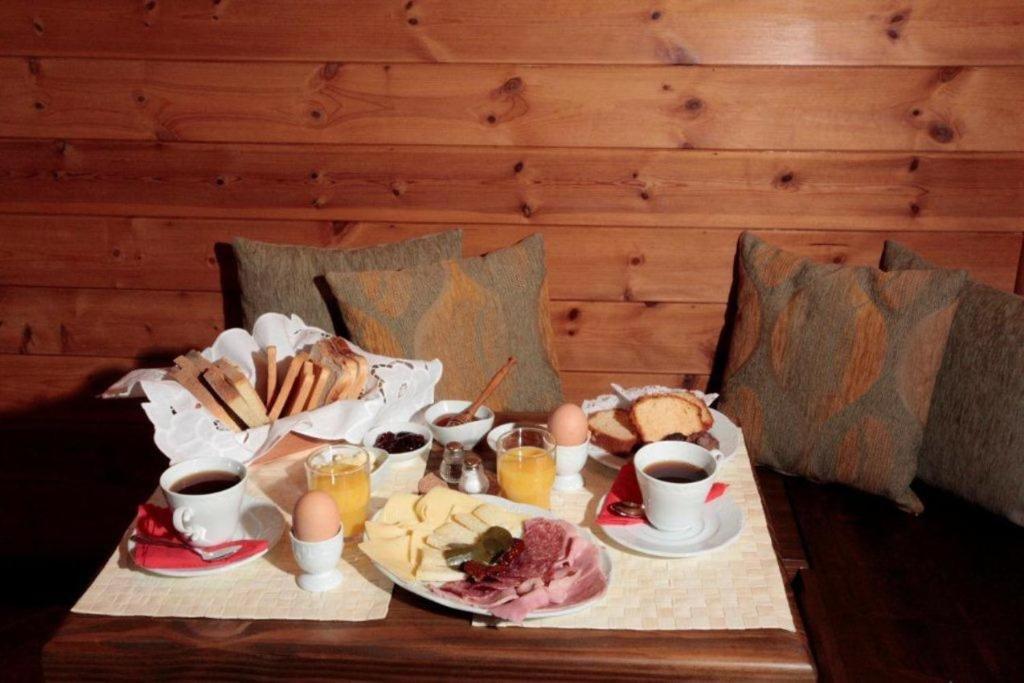 Efharis Filoxenon Apartment Фенеос Екстериор снимка