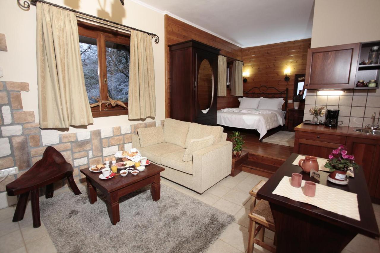 Efharis Filoxenon Apartment Фенеос Стая снимка